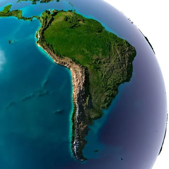 Majestätische Anden-Landschaft in Südamerika - natürlicher Lebensraum der Quinoa-Pflanze