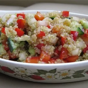 Mediterraner Quinoa Salat