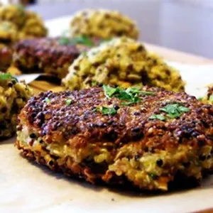 Quinoa Bratlinge Rezept (vegetarisch)