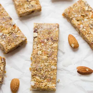 Quinoa Müsliriegel mit getoasteten Mandeln