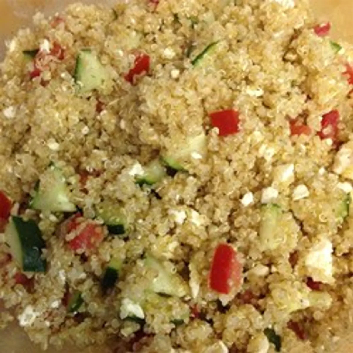 Sommerlicher Quinoa Salat mit Feta