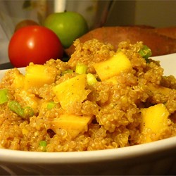 Indischer Quinoa Salat mit Mangostreifen