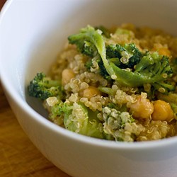 Quinoa Salat mit Kichererbsen und Bohnen
