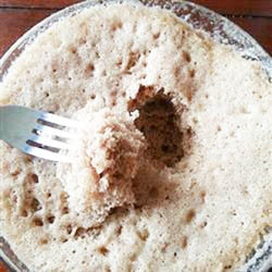 Fluffiges Quinoa Mikrowellenkuchen Rezept (glutenfrei)